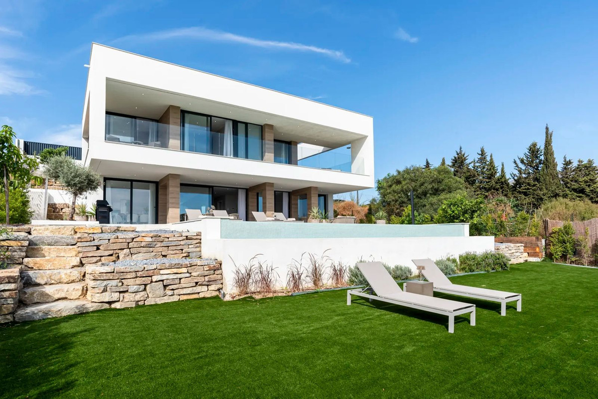 Villa for rent in Estepona