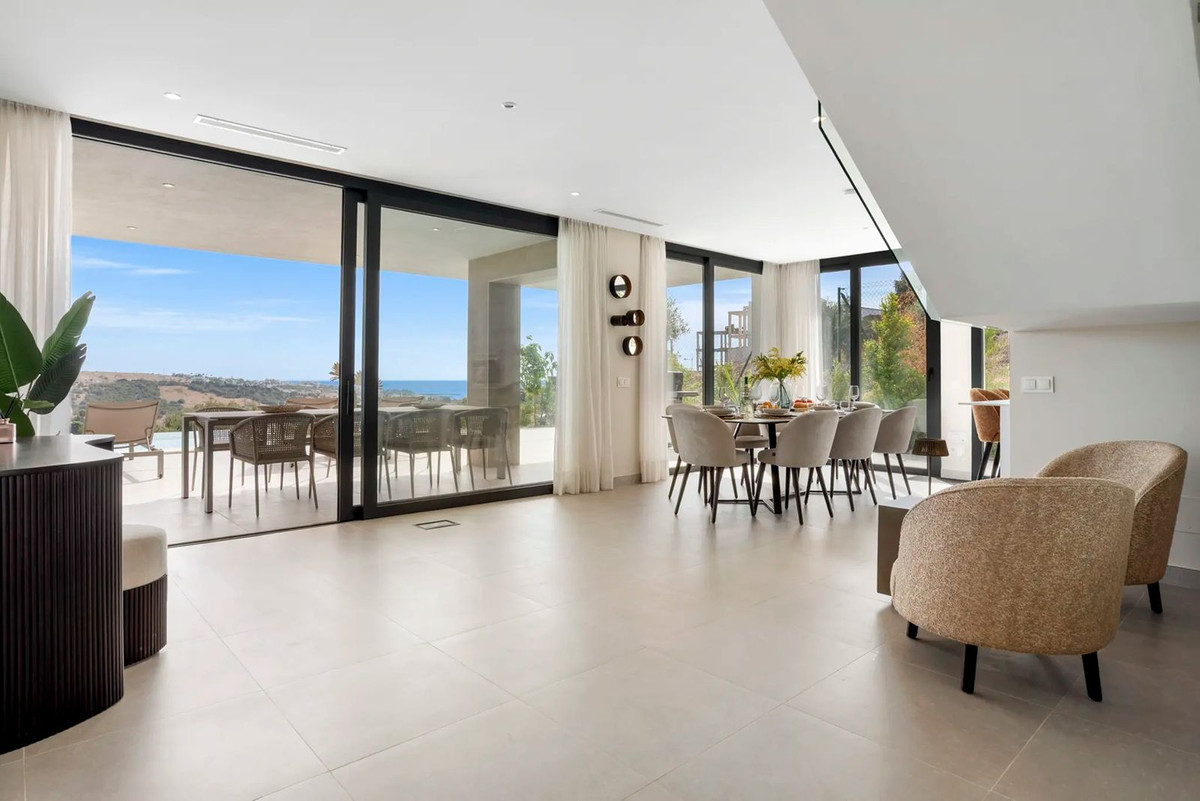 Villa for rent in Estepona
