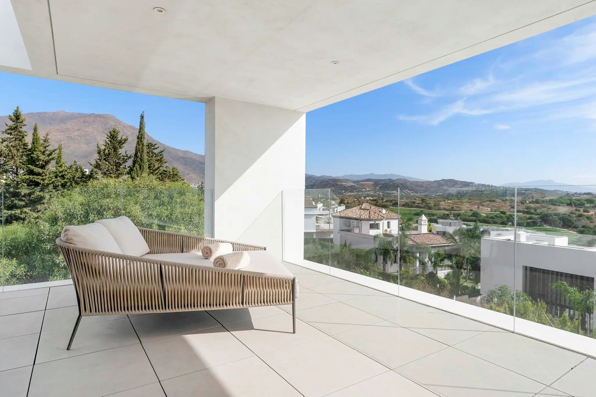 Villa for rent in Estepona