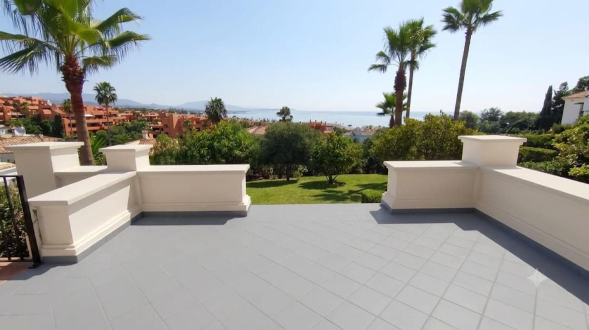 Villa for long term rent in Estepona