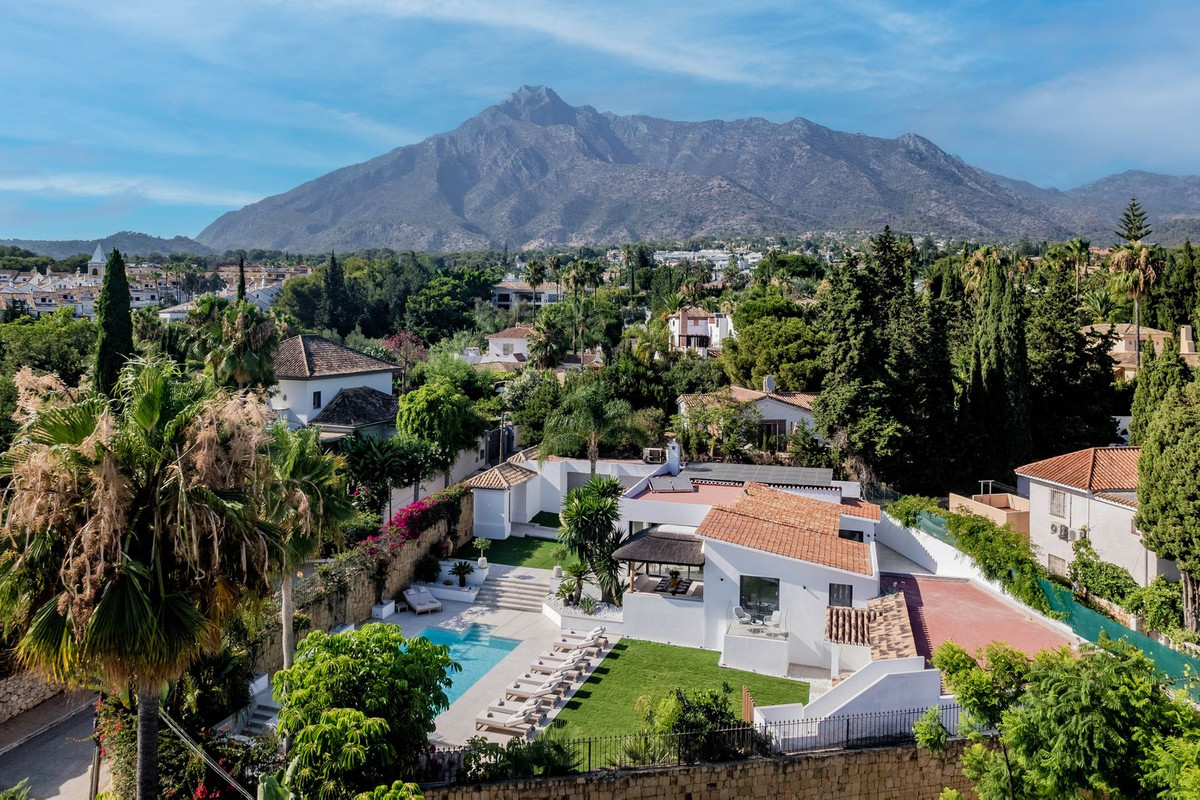 Villa for short term rent in Nagüeles, Marbella Golden Mile