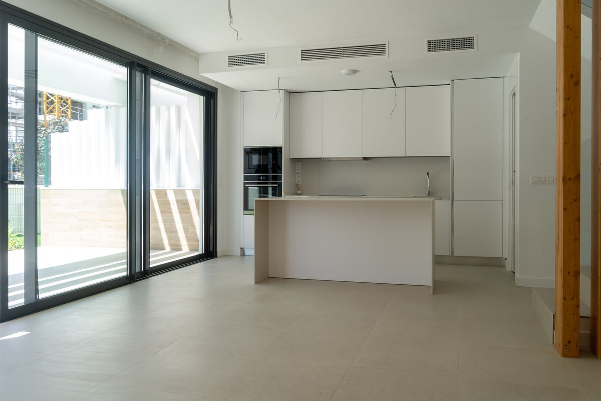 Semi Detached Villa for long term rent in Atalaya, Estepona East