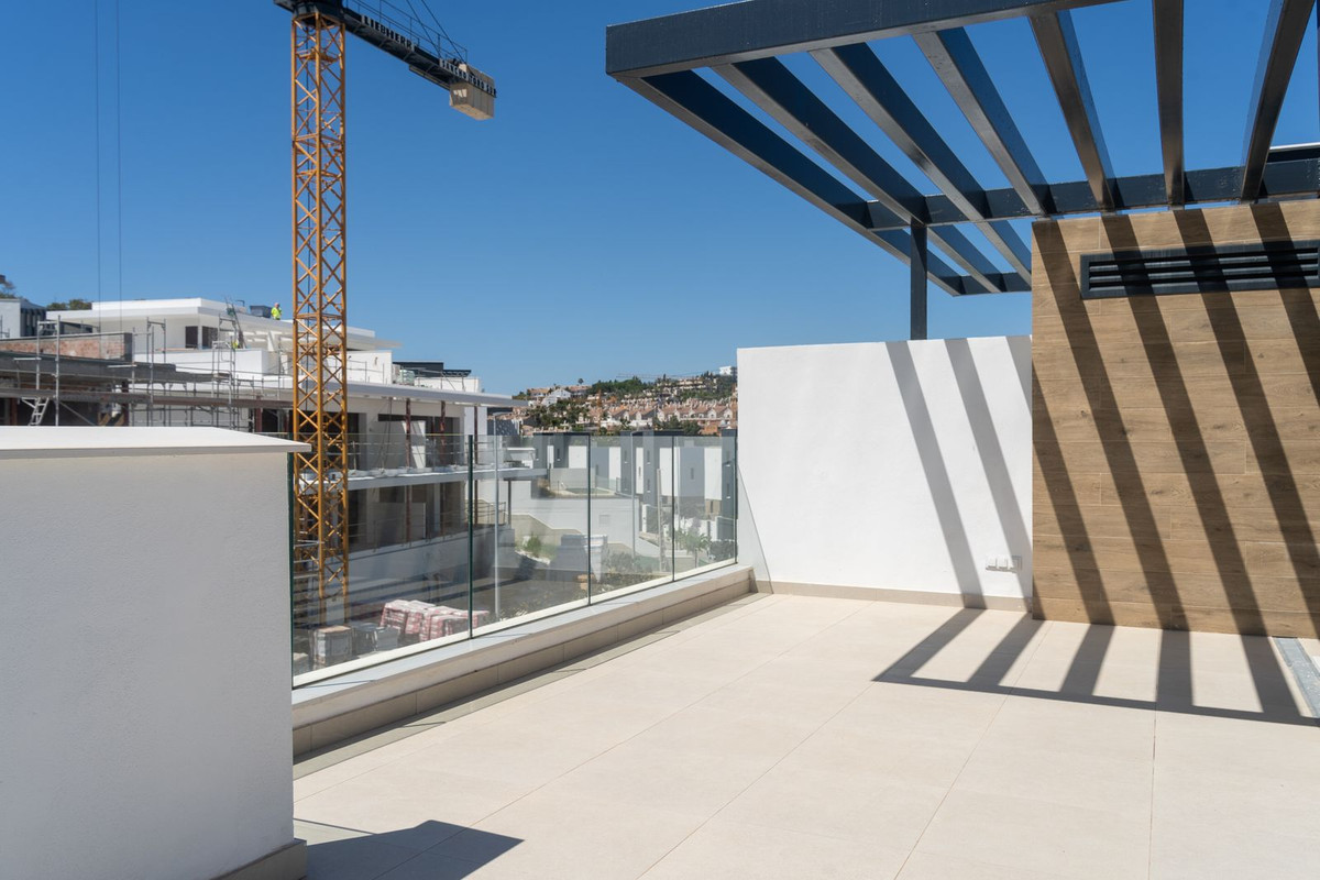 Semi Detached Villa for long term rent in Atalaya, Estepona East