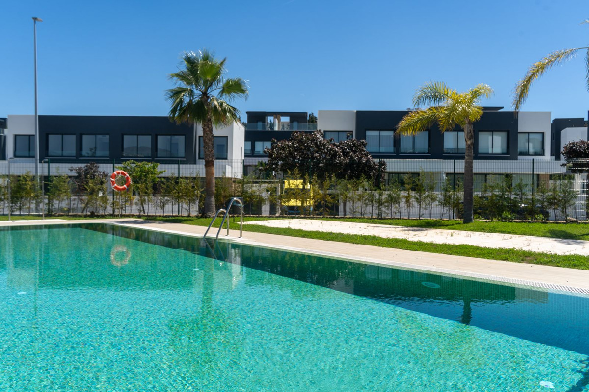 Semi Detached Villa for long term rent in Atalaya, Estepona East