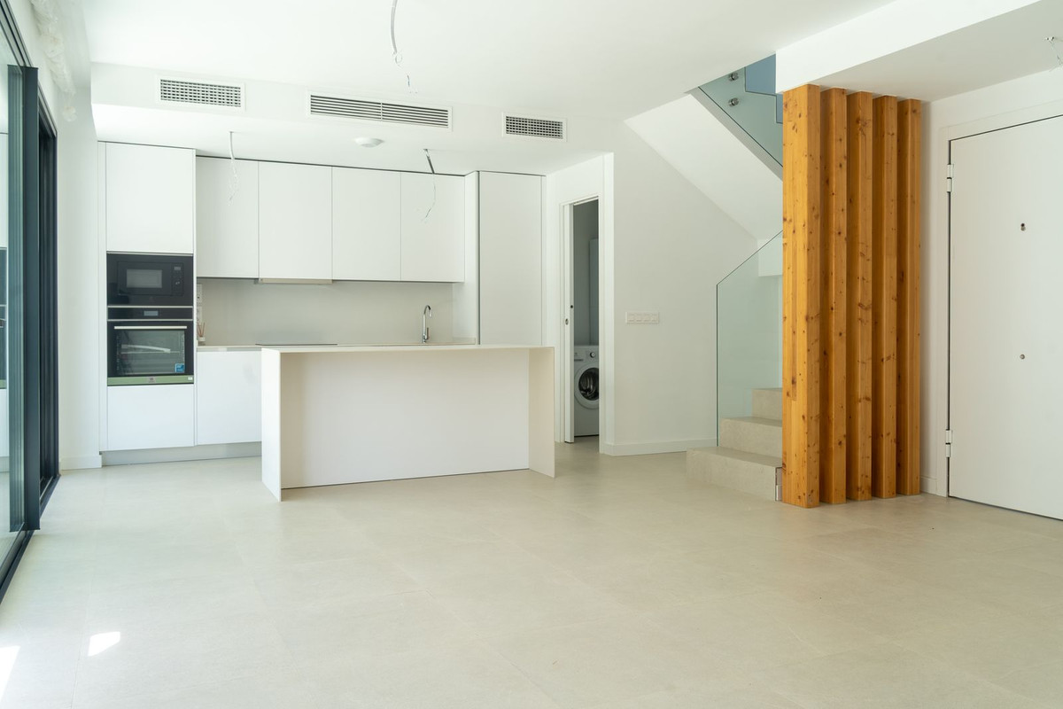 Semi Detached Villa for long term rent in Atalaya, Estepona East