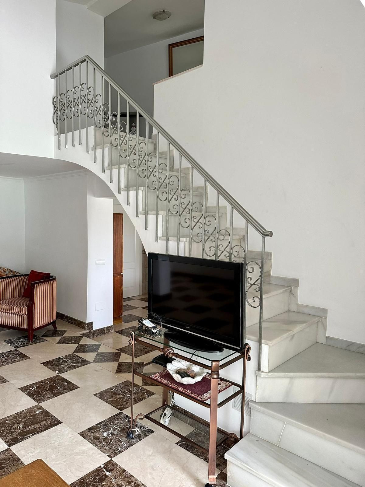 Villa for rent in Estepona