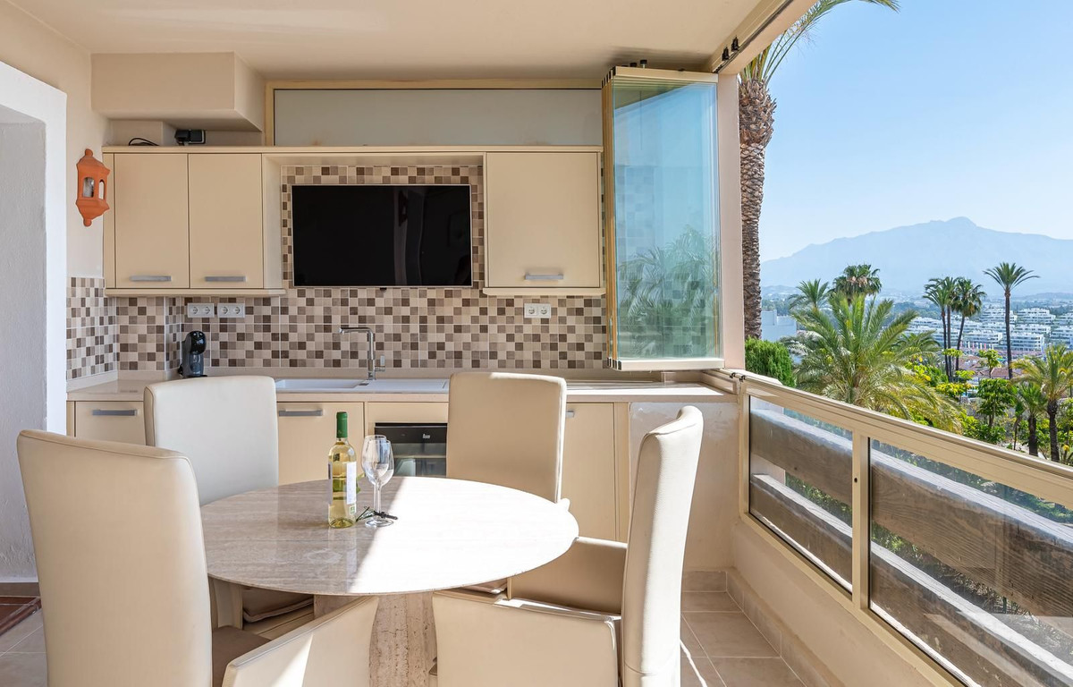 Apartment for short term rent in Paraiso Alto, Benahavis