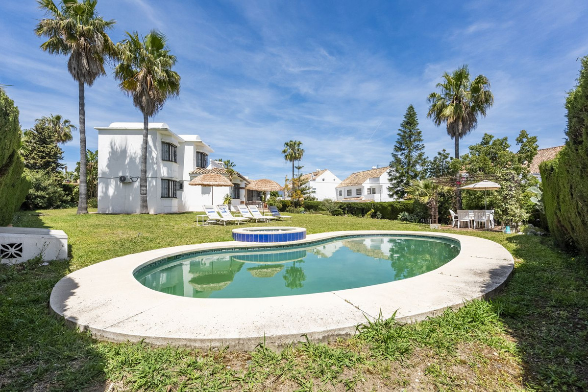 Villa for rent in Atalaya, Estepona East