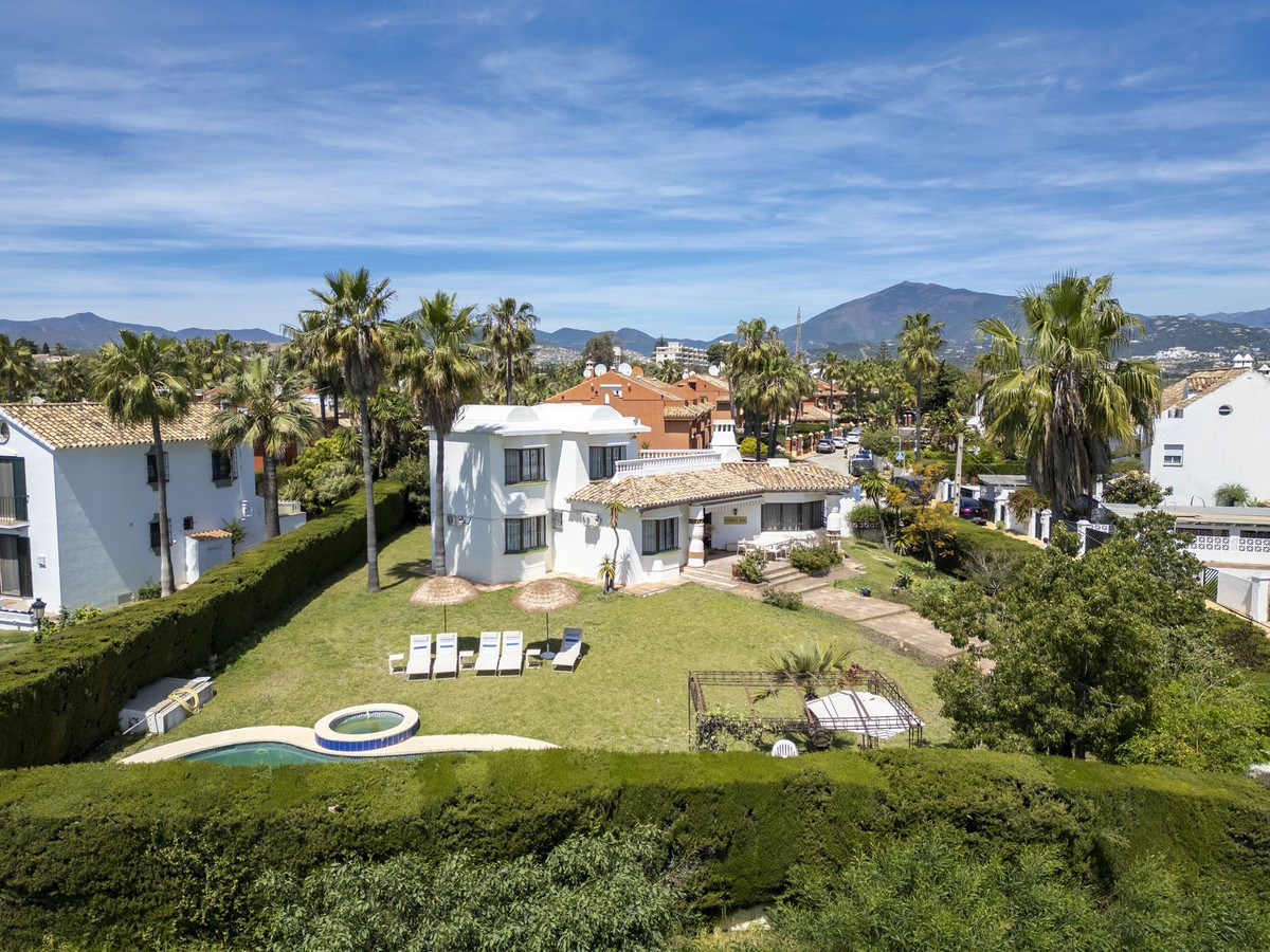 Villa for rent in Atalaya, Estepona East