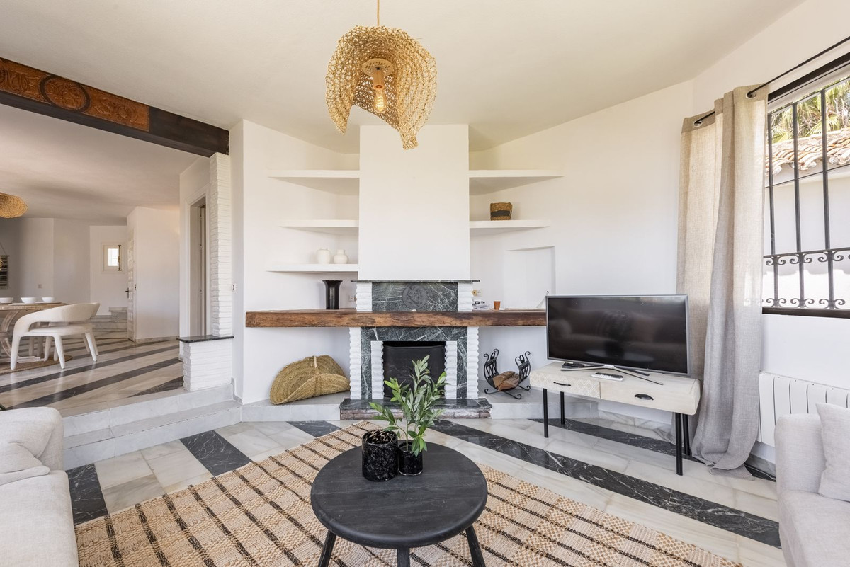 Villa for rent in Atalaya, Estepona East