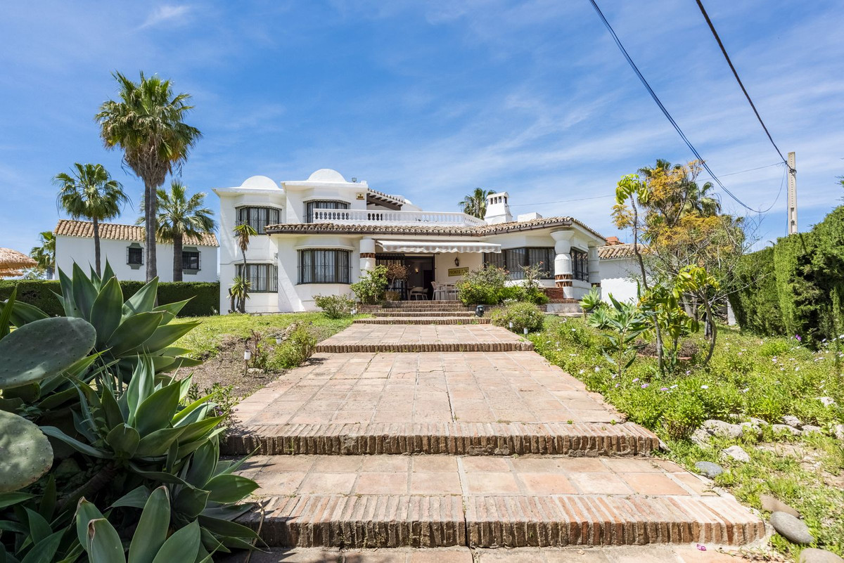 Villa for rent in Atalaya, Estepona East