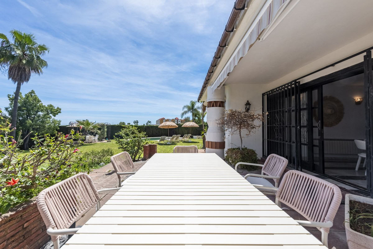 Villa for rent in Atalaya, Estepona East