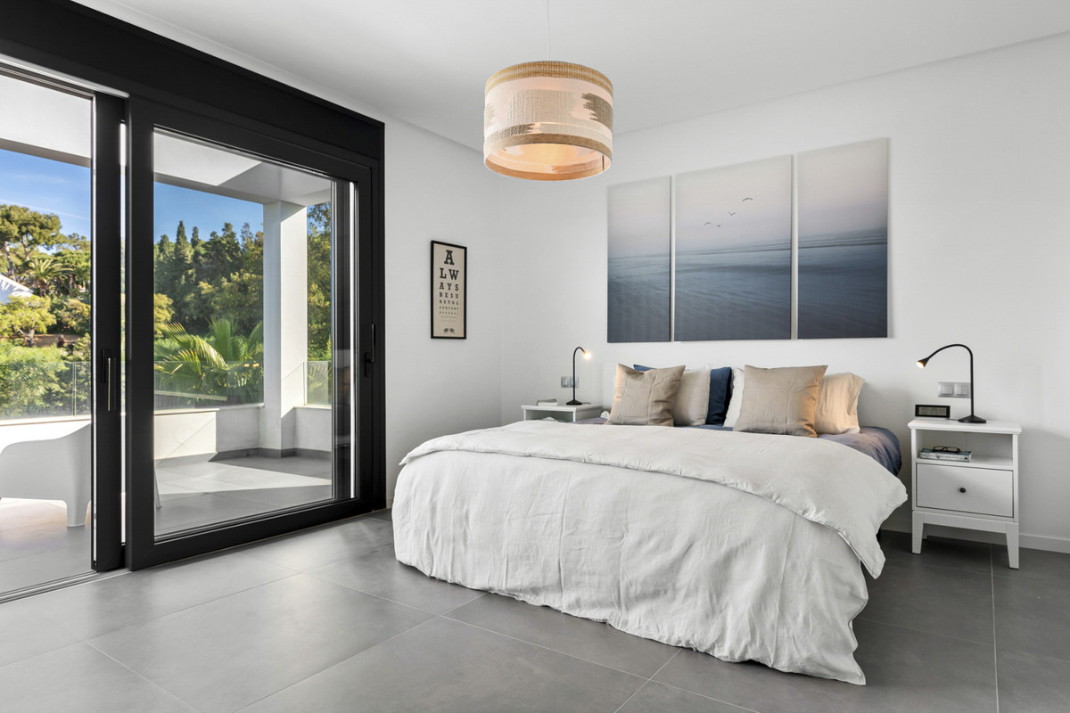 Villa en alquiler en Las Chapas, Marbella Este