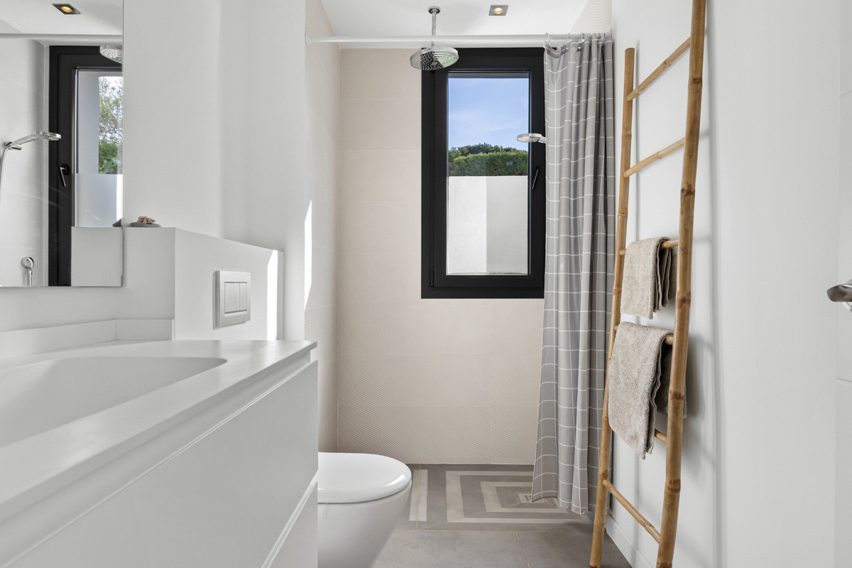 Villa en alquiler en Las Chapas, Marbella Este