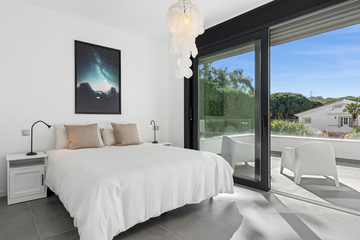 Villa en alquiler en Las Chapas, Marbella Este