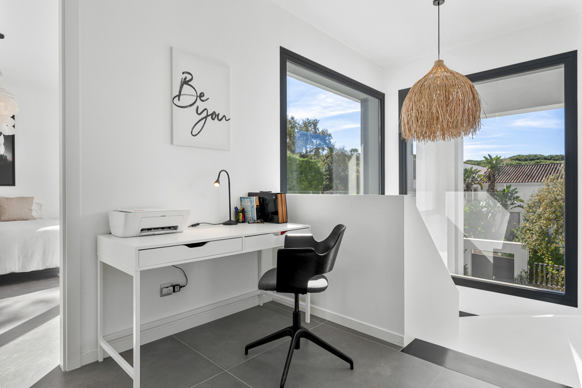 Villa en alquiler en Las Chapas, Marbella Este