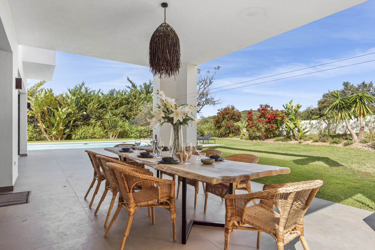 Villa en alquiler en Las Chapas, Marbella Este