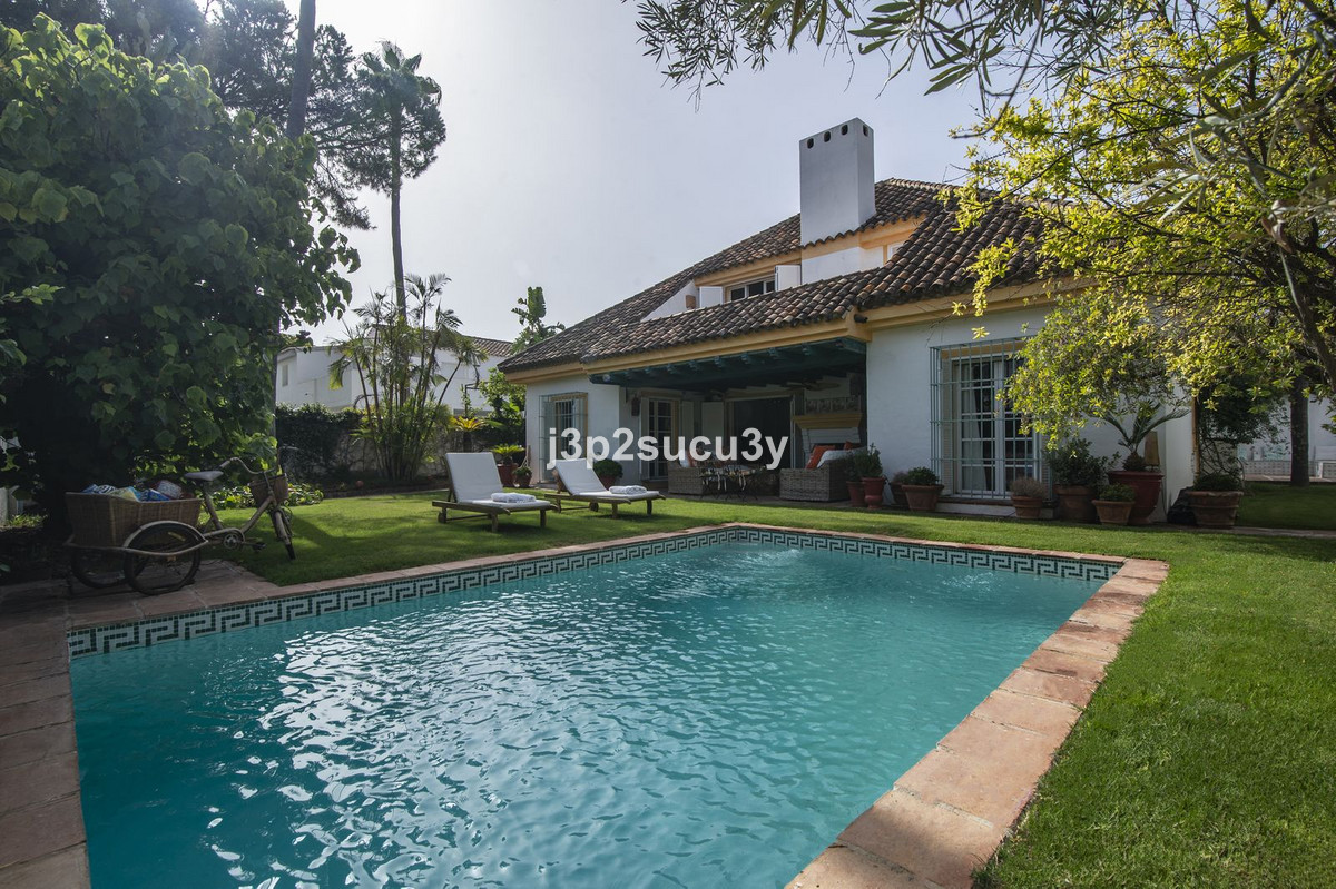 Villa for rent in Benamara, Estepona East