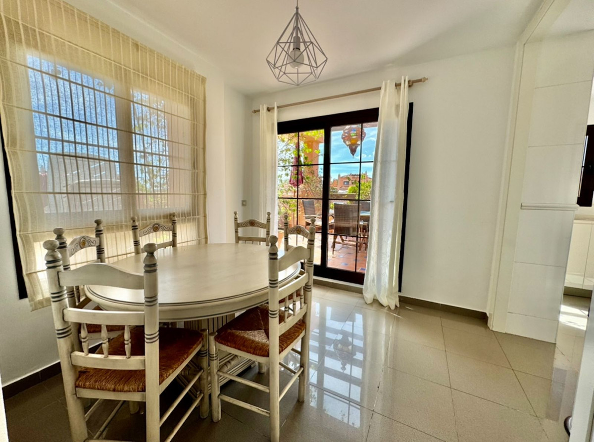 Penthouse for rent in Estepona East