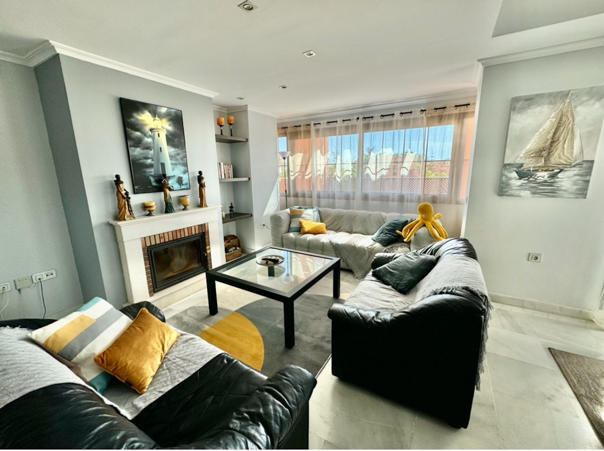 Penthouse for rent in Estepona East