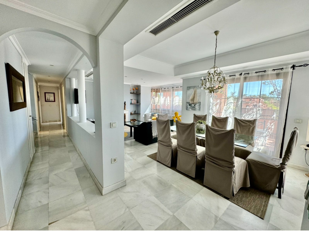 Penthouse for rent in Estepona East