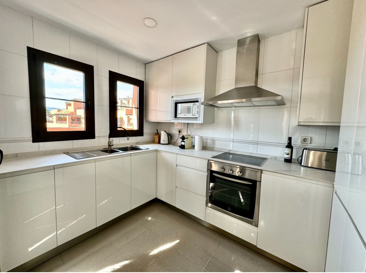 Penthouse for rent in Estepona East