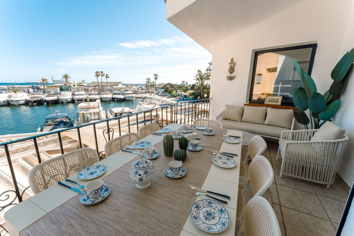 Town House for rent in Cabopino, Marbella East