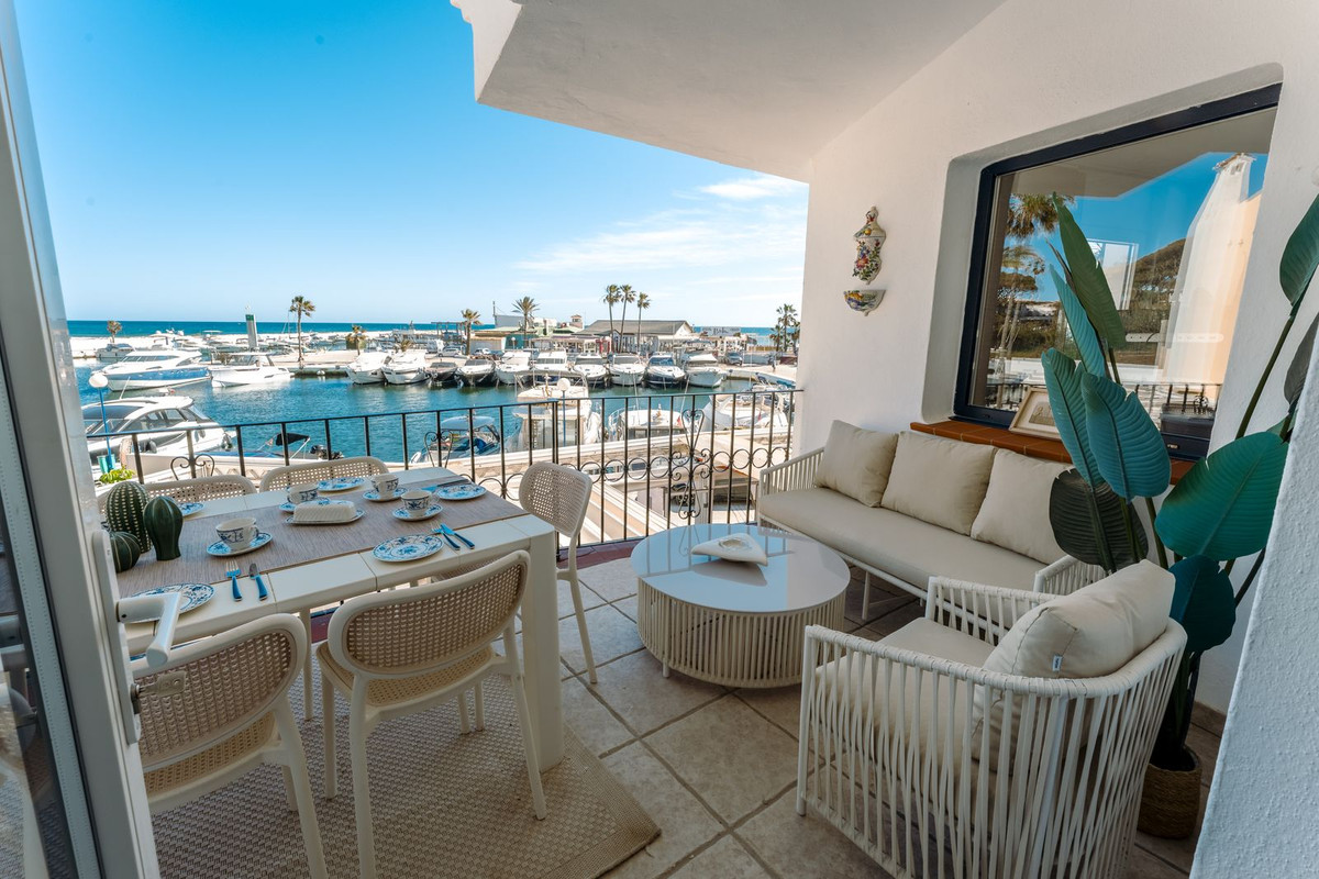 Town House for rent in Cabopino, Marbella East