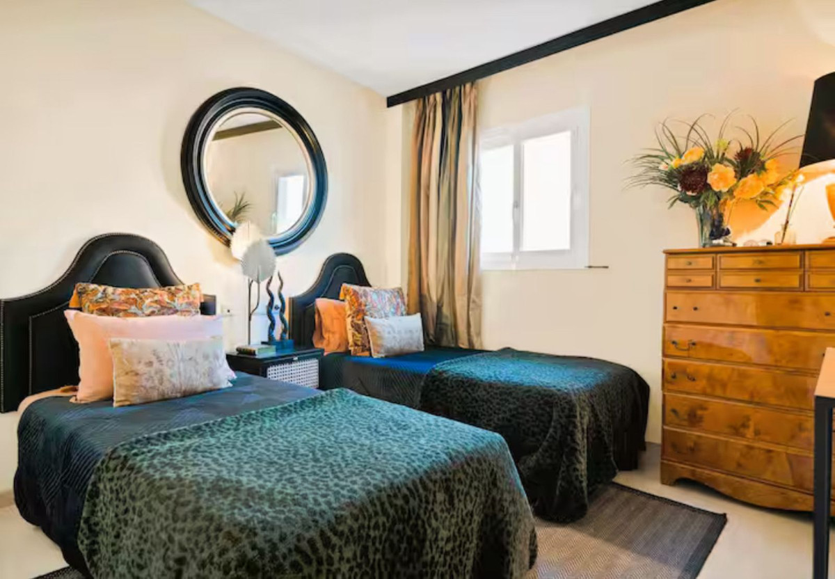 Apartment for rent in Elviria, Marbella East