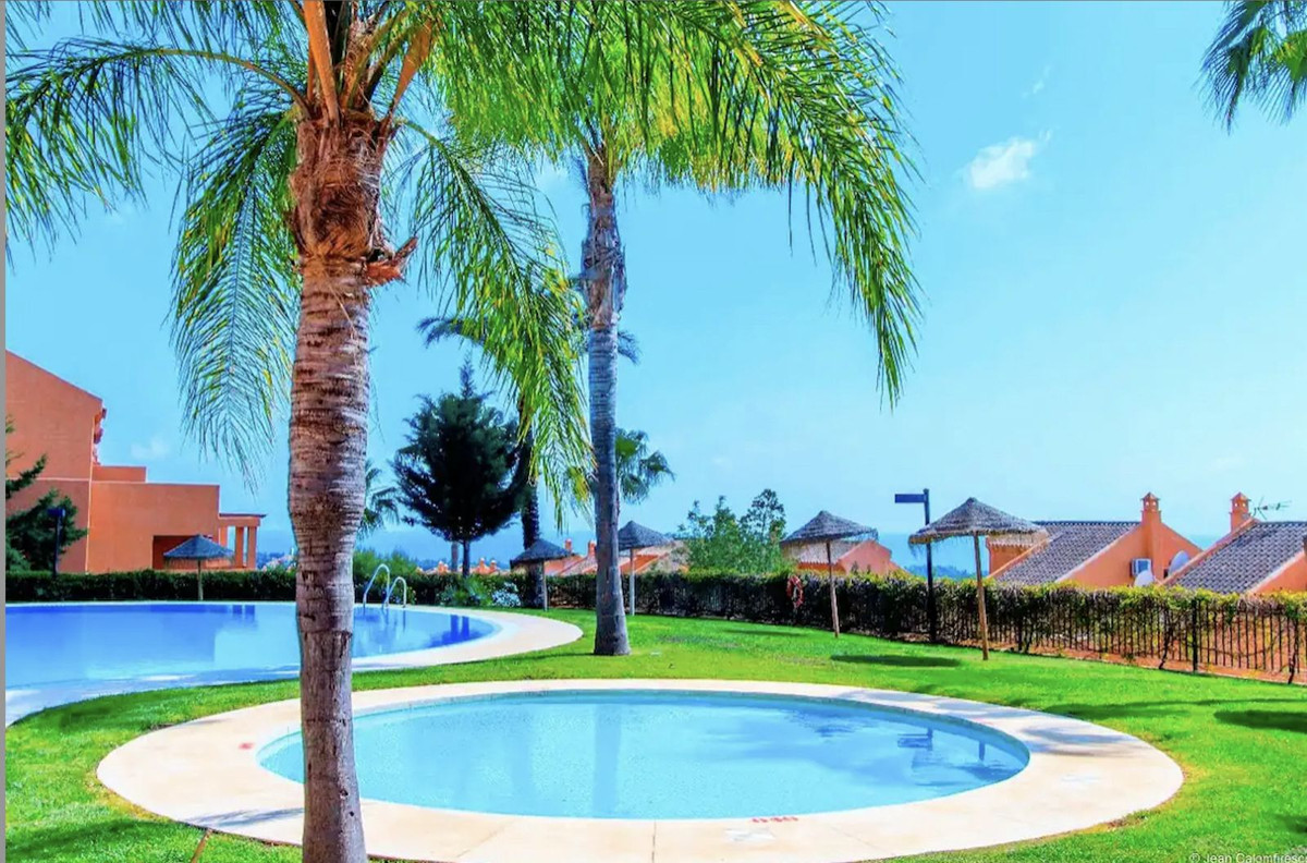 Apartment for rent in Elviria, Marbella East