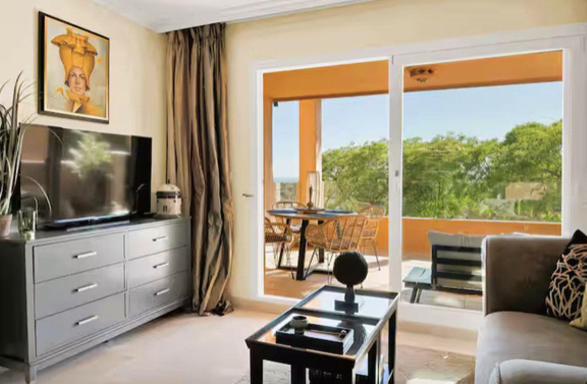 Apartment for rent in Elviria, Marbella East