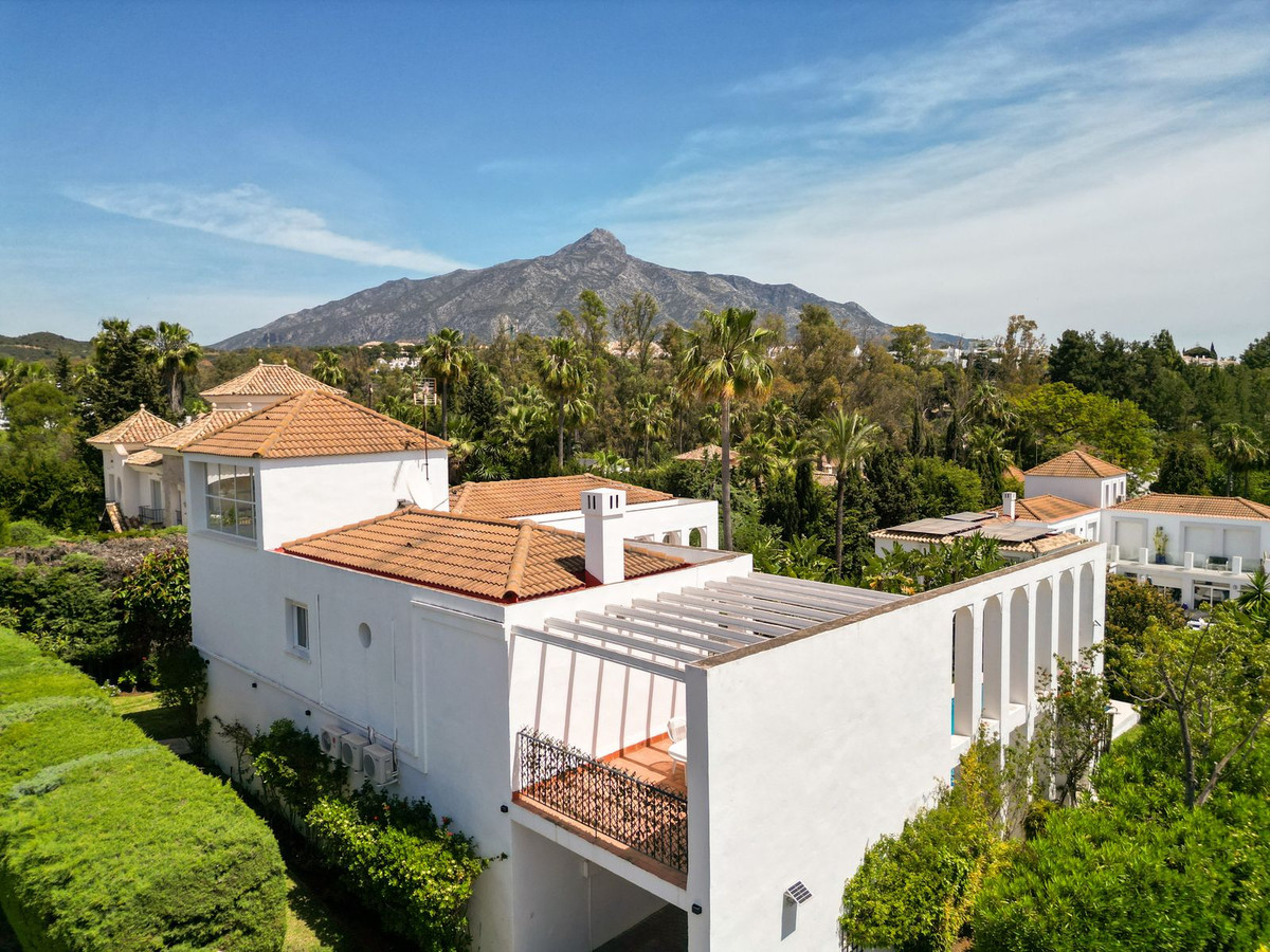 Villa for long term rent in Nueva Andalucia, Marbella