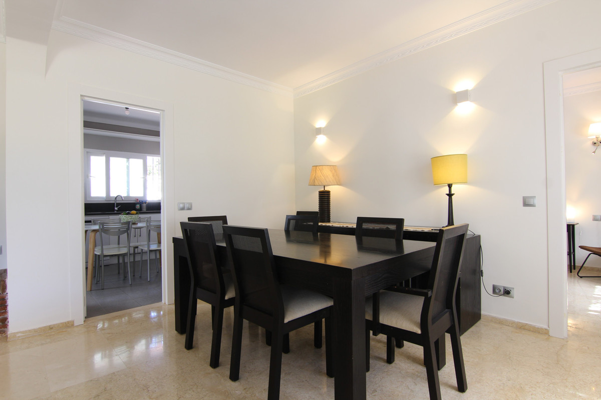 Villa for short term rent in Estepona