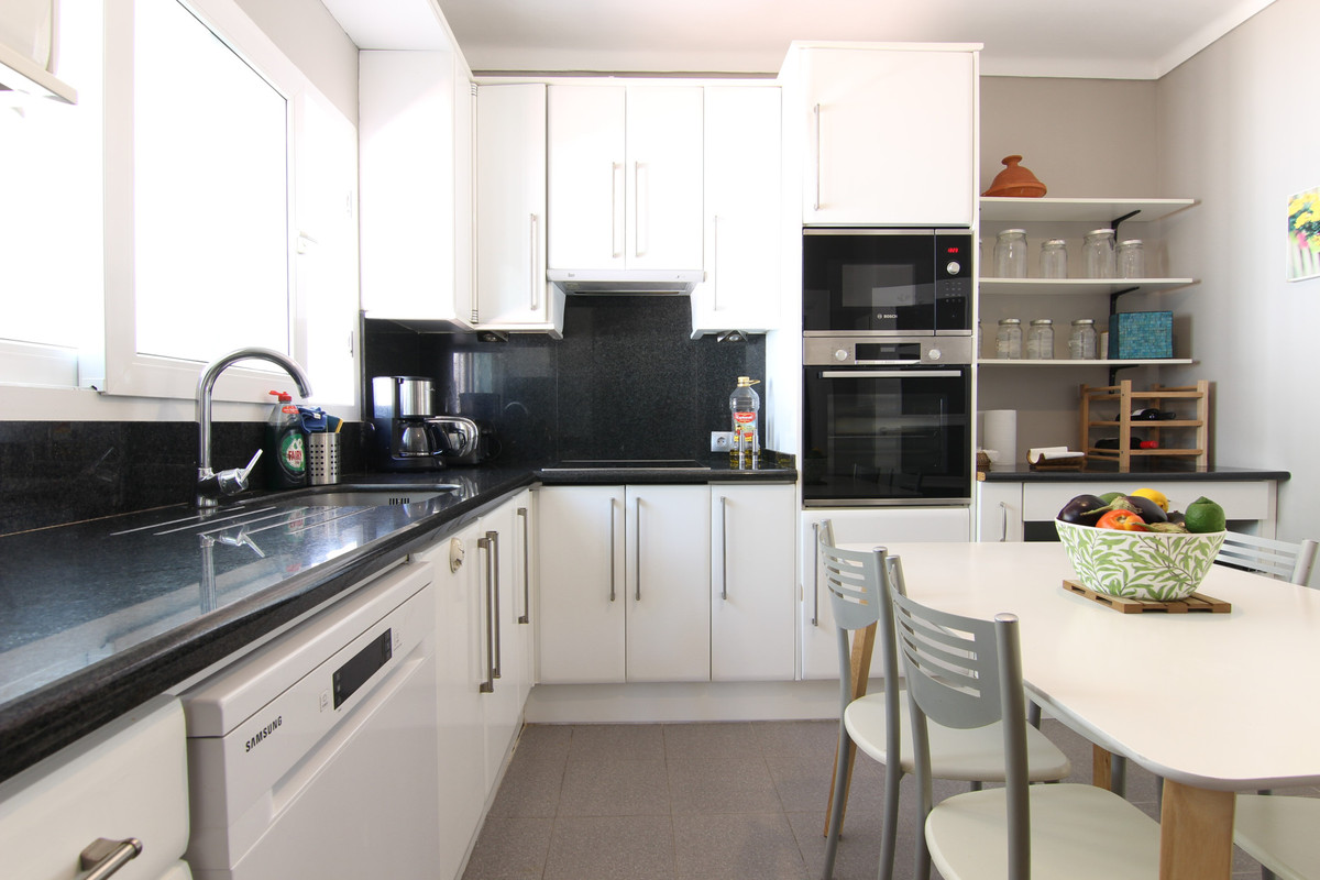 Villa for short term rent in Estepona