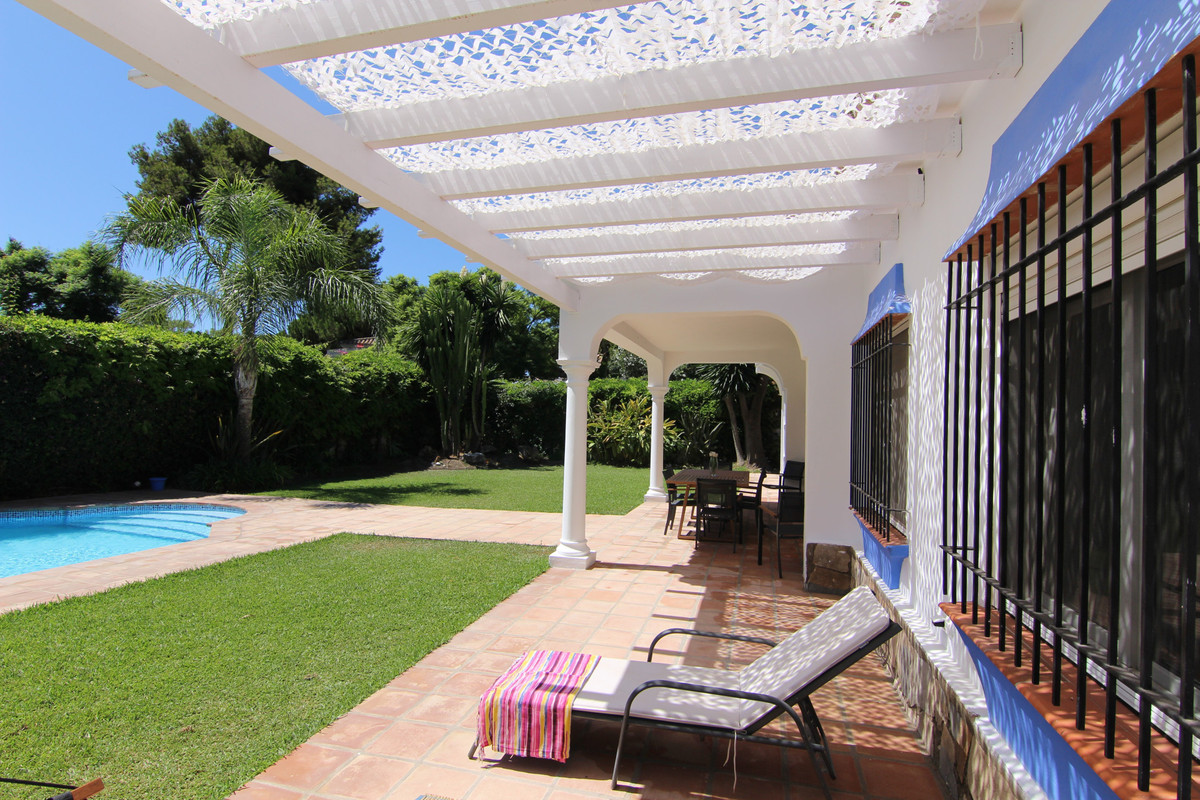 Villa for short term rent in Estepona