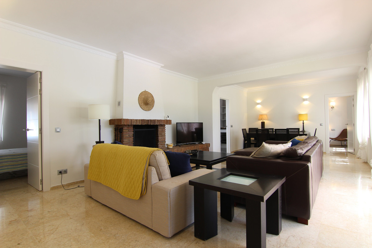 Villa for short term rent in Estepona
