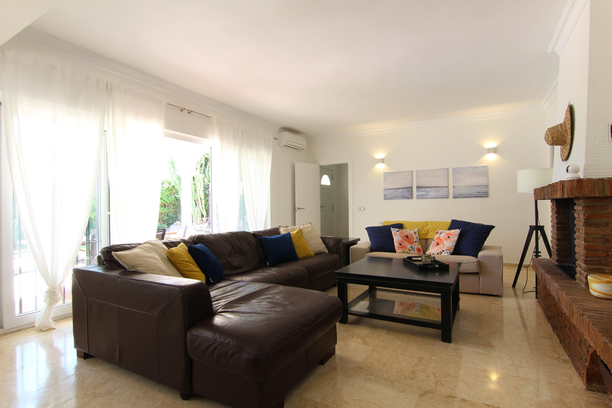 Villa for short term rent in Estepona
