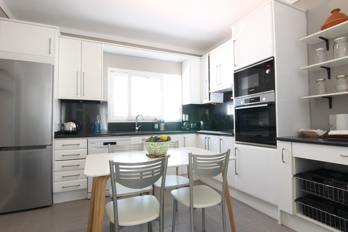 Villa for short term rent in Estepona