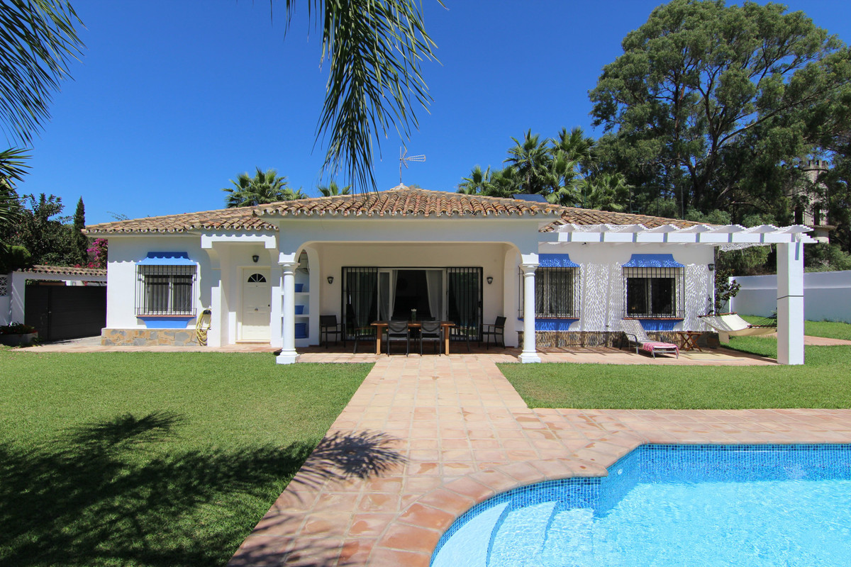 Villa for short term rent in Estepona