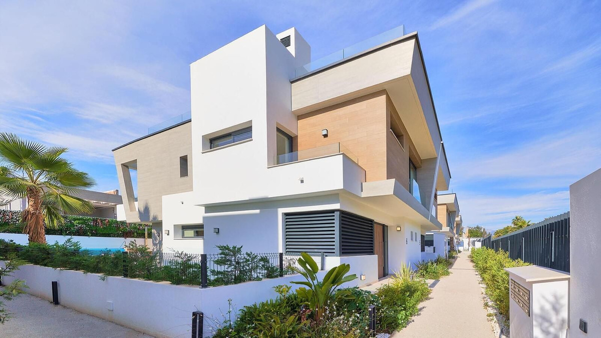 Semi Detached Villa for rent in Marbella - Puerto Banus