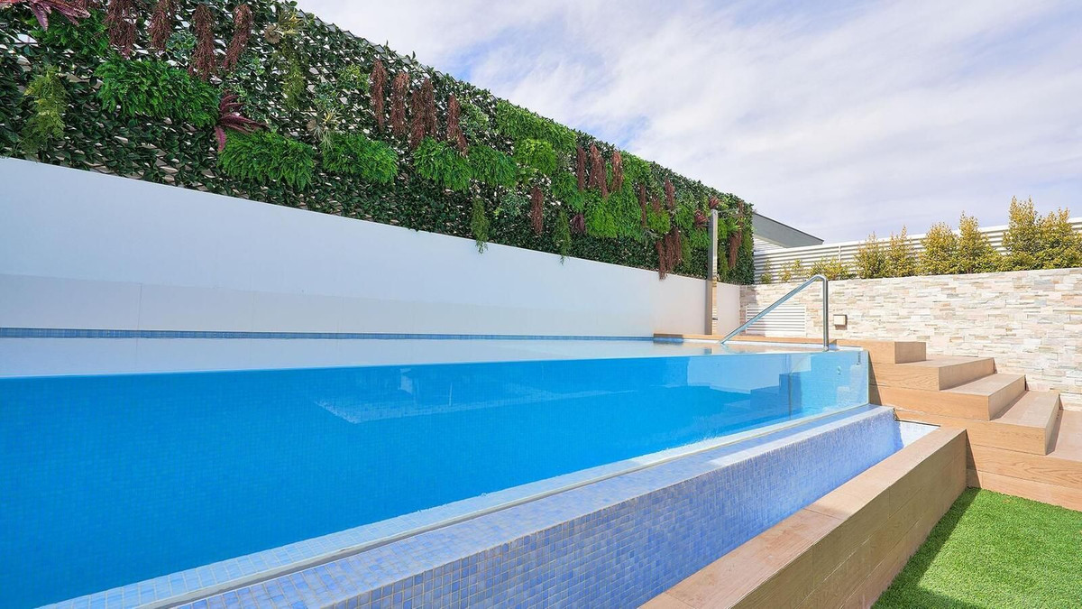 Semi Detached Villa for rent in Marbella - Puerto Banus