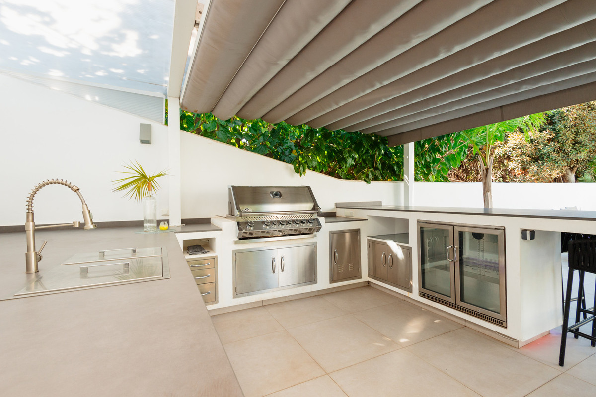 Villa en alquiler en Costabella, Marbella Este