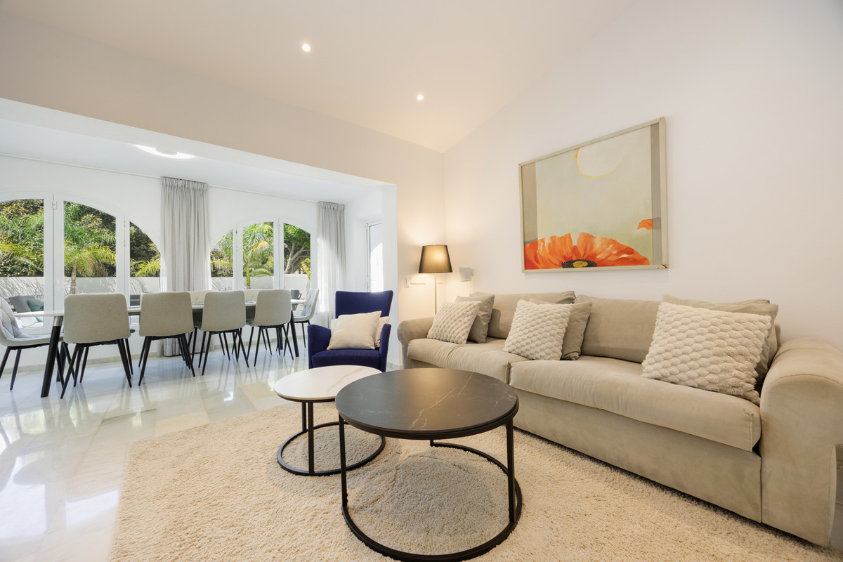 Villa en alquiler en Costabella, Marbella Este