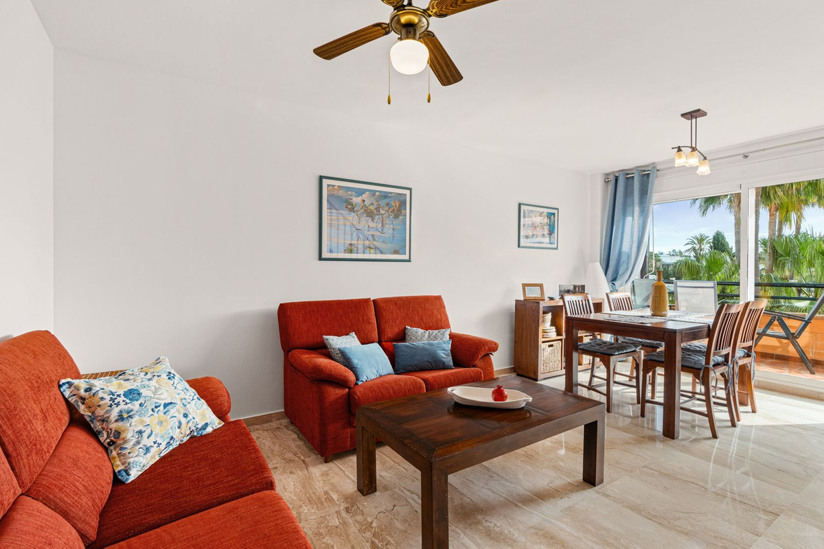 Penthouse for short term rent in El Rosario, Marbella East
