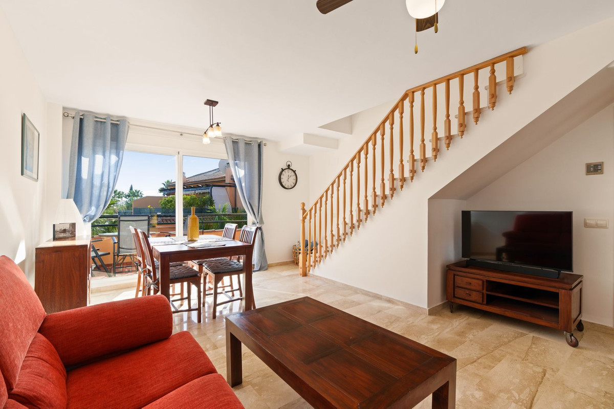 Penthouse for short term rent in El Rosario, Marbella East