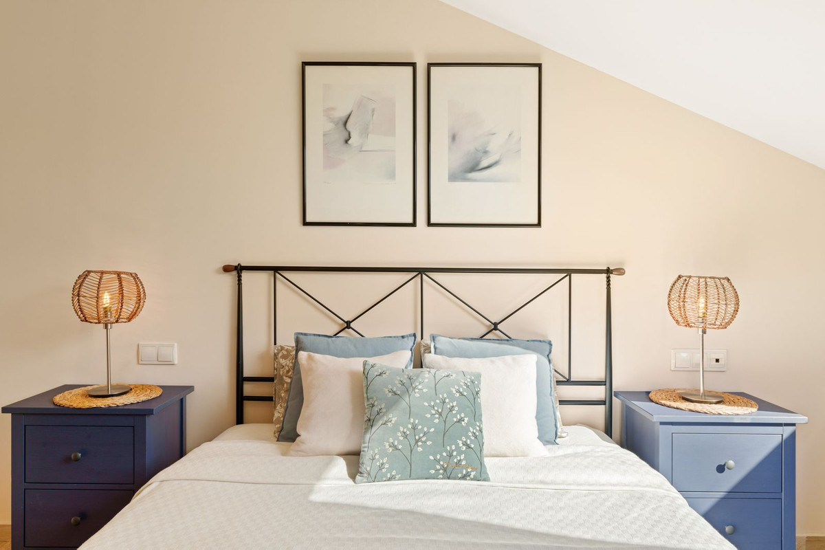 Penthouse for short term rent in El Rosario, Marbella East