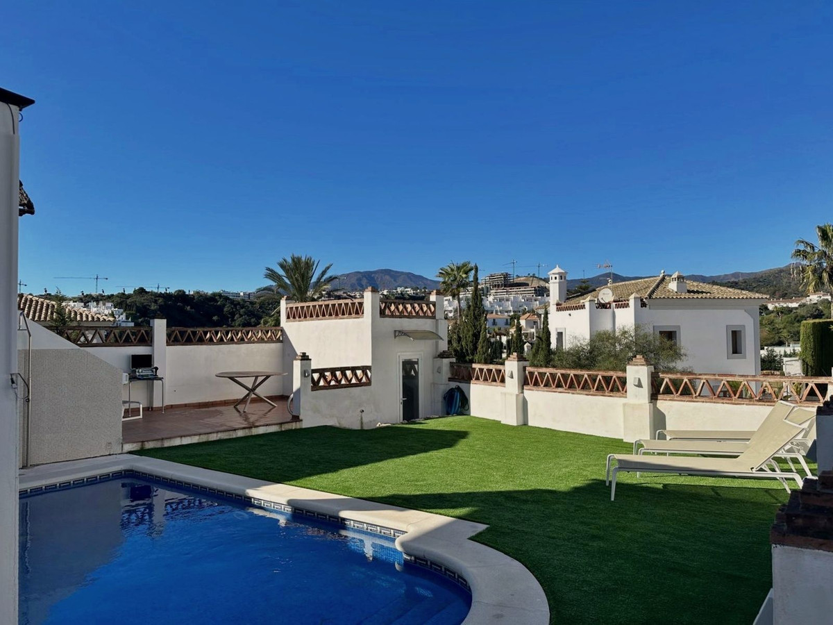 Villa for long term rent in Selwo, Estepona East