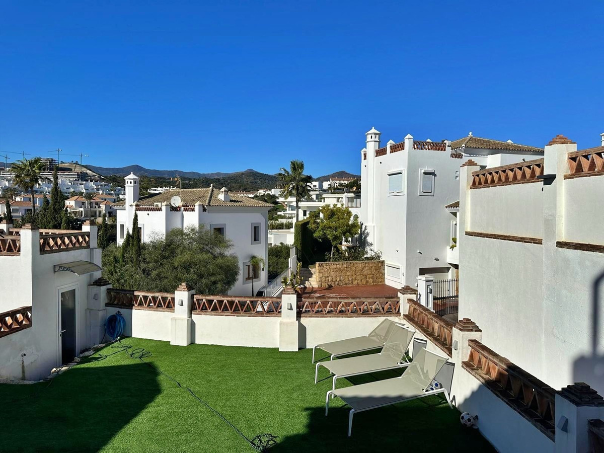 Villa for long term rent in Selwo, Estepona East