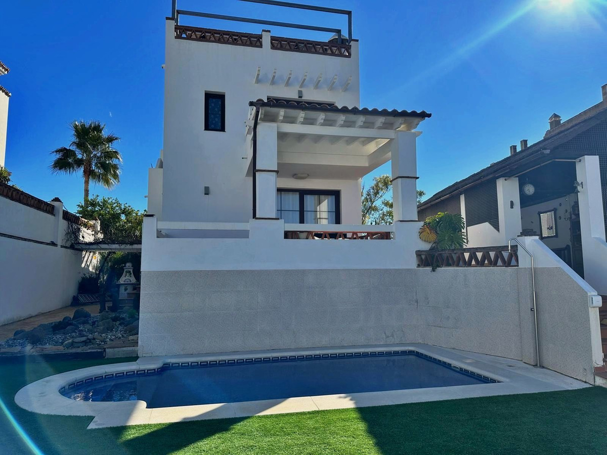 Villa for long term rent in Selwo, Estepona East