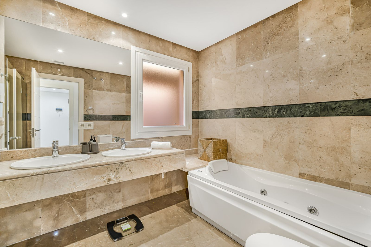 Ground Floor Apartment for short term rent in Nueva Andalucia, Marbella